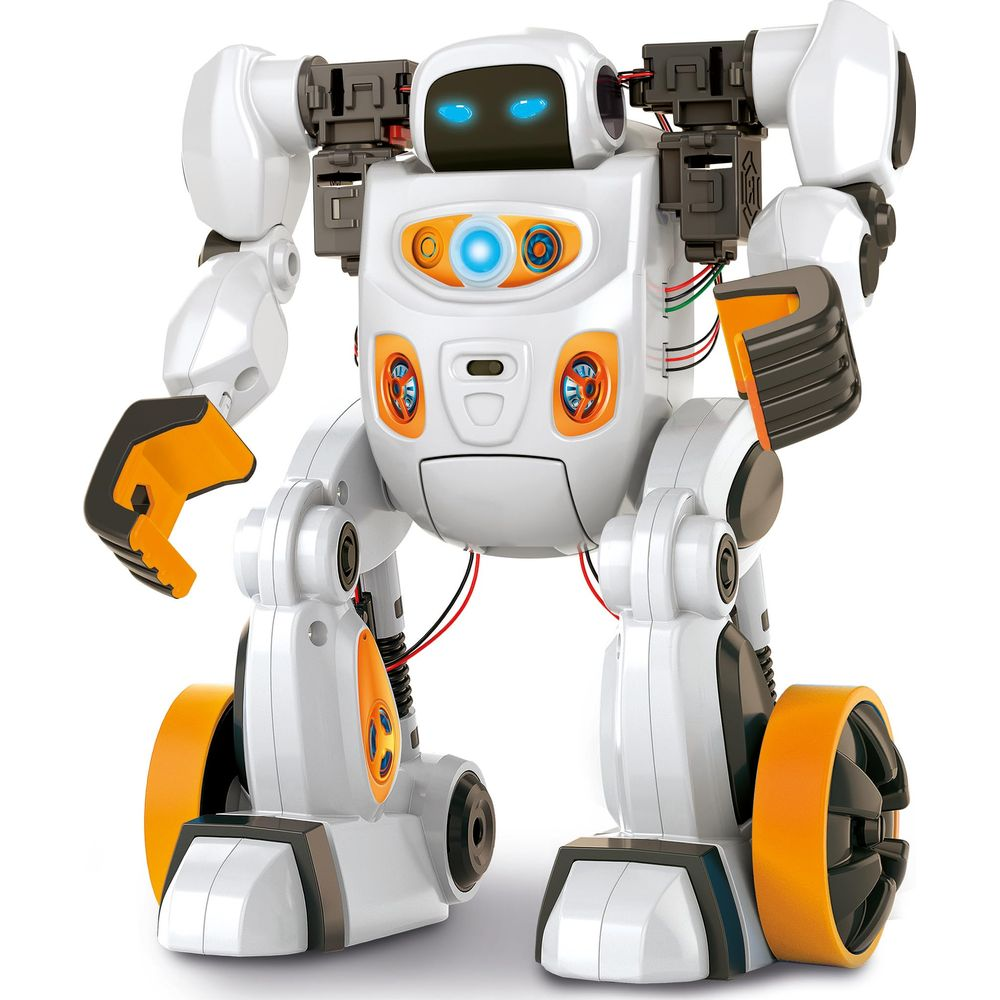Un robot blanc et orange aux yeux bleus et roues se tient sur fond blanc.