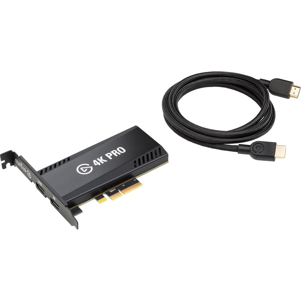 Schwarze Elgato 4K PRO Capture Card mit HDMI-Kabel auf weißem Grund.