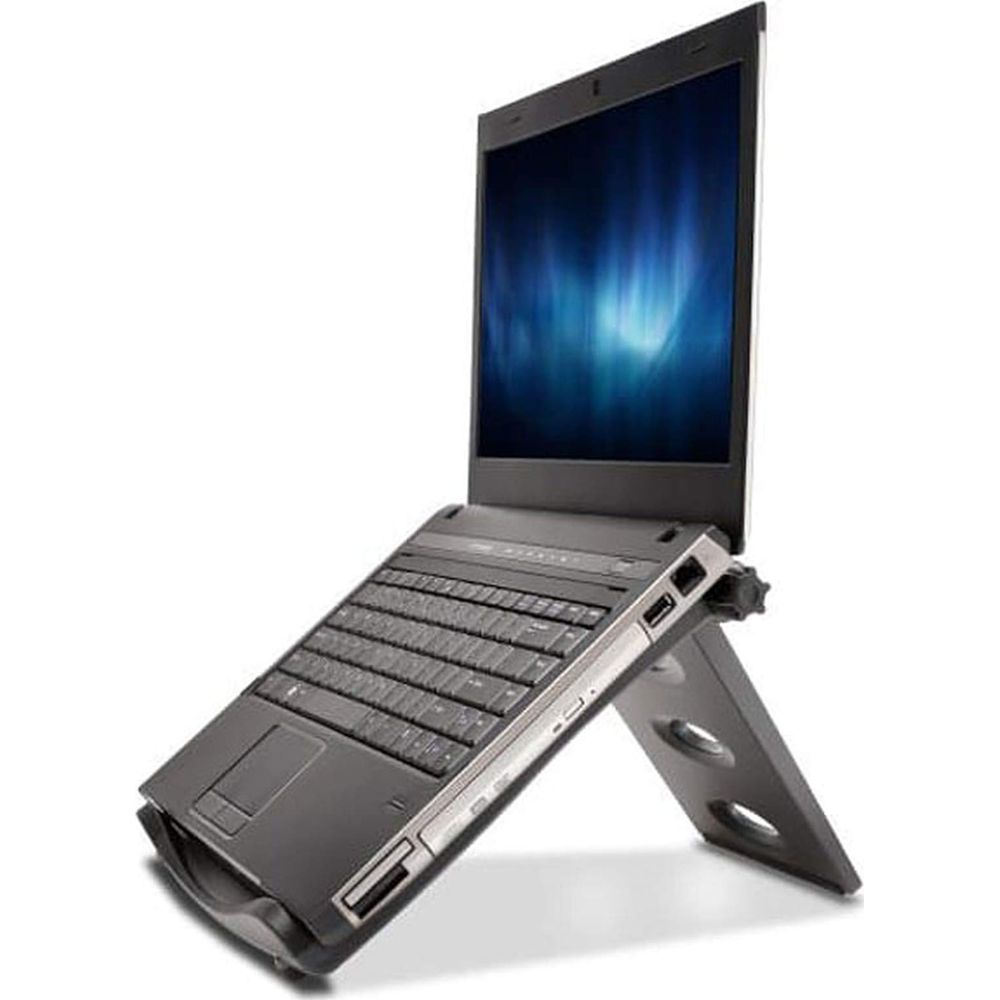 Un laptop aperto su un supporto con sfondo blu sullo schermo.