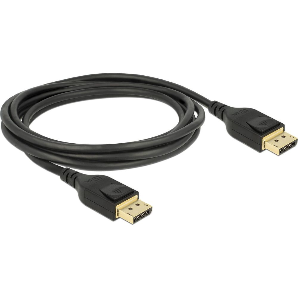 Ein schwarzes DisplayPort-Kabel mit goldenen Anschlüssen, auf weißem Hintergrund.