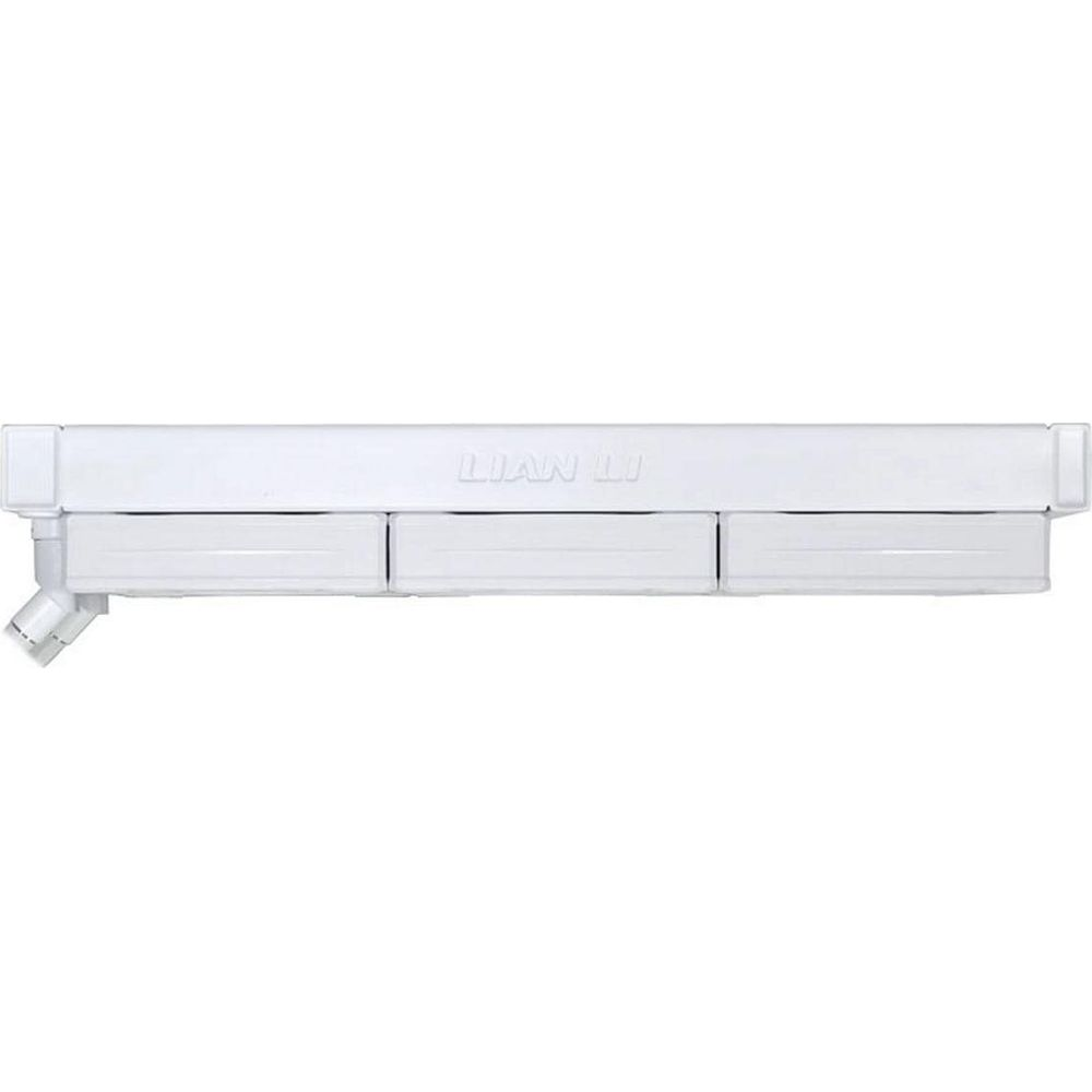 Un ventilateur blanc Lian Li à trois chambres et connecteur coudé.