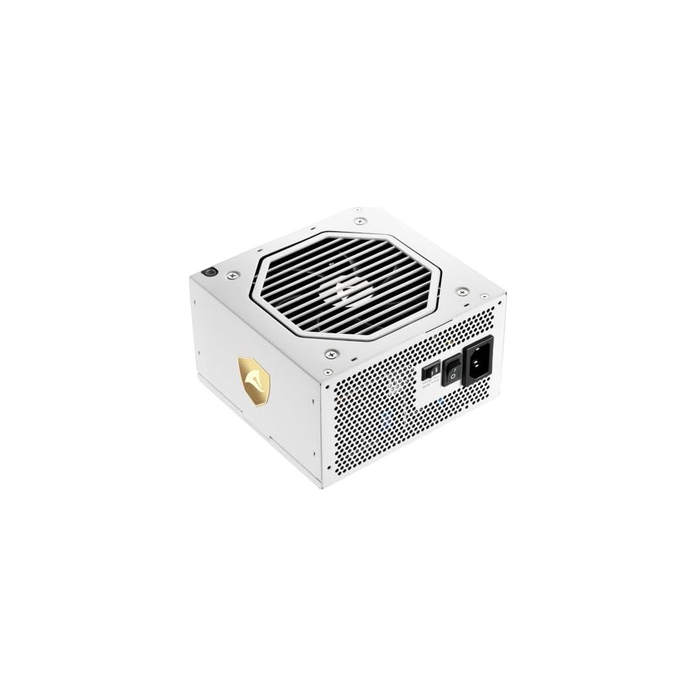 Een witte voeding met ventilatorrooster en goudkleurig logo.