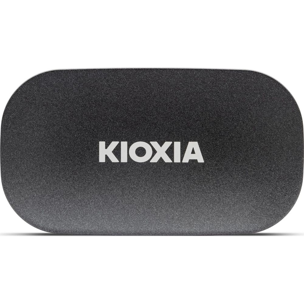 Schwarzes Kioxia-SSD-Gehäuse mit abgerundeten Ecken und glatter Oberfläche.