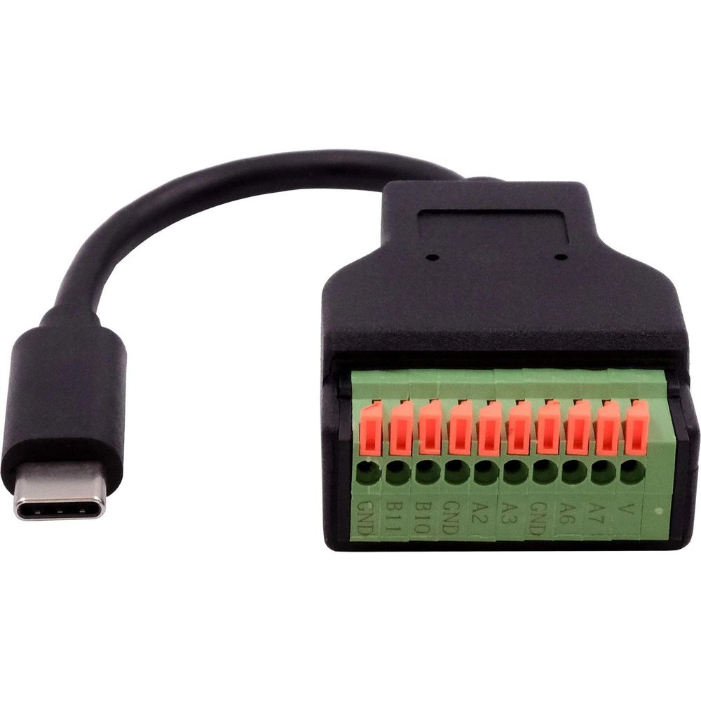 Un adattatore USB-C nero con morsettiera verde e morsetti arancioni.