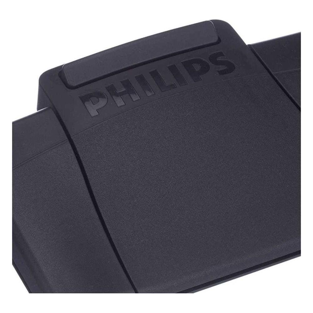 Enchufe Philips negro con logo en relieve.