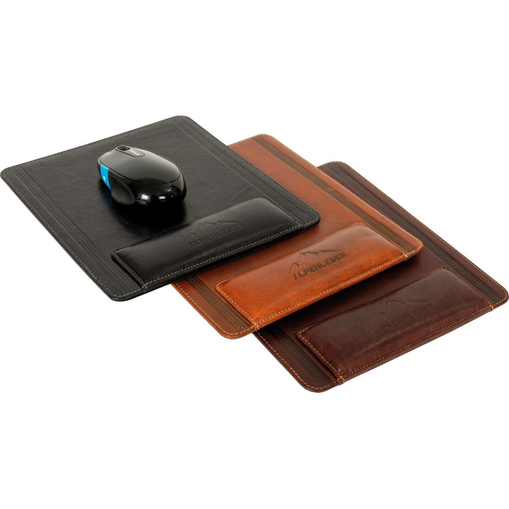 Trois tapis de souris en cuir noir, marron et brun foncé avec une souris.
