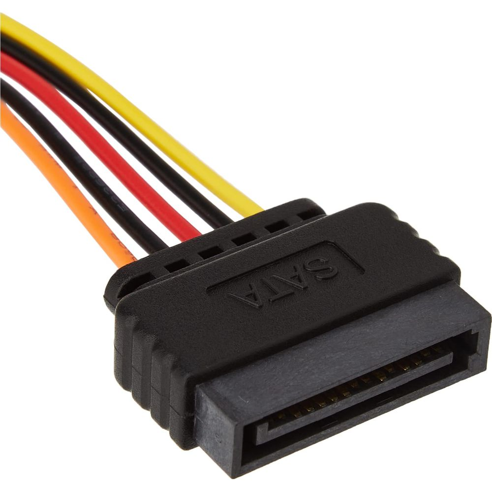 Connettore dati SATA nero con quattro cavi colorati: giallo, rosso, nero, arancio.