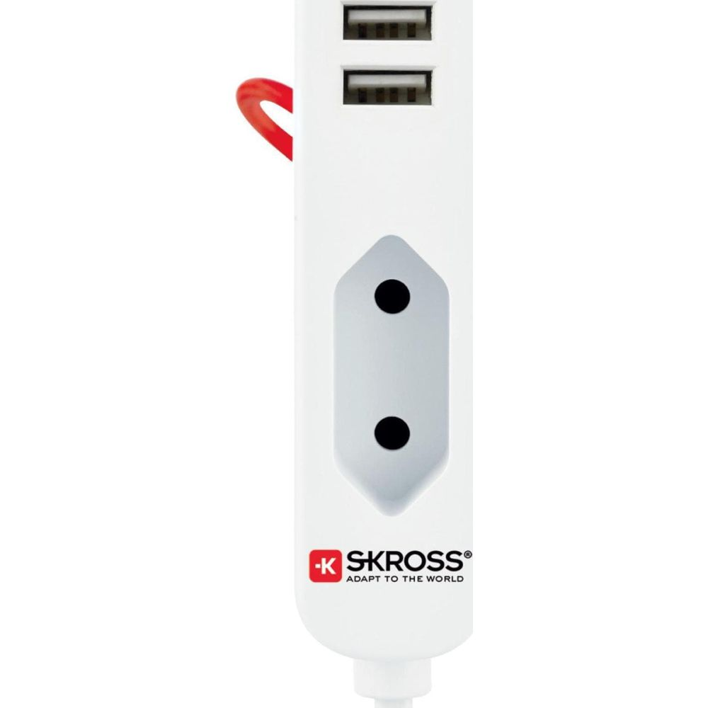 Un adattatore da viaggio bianco con due porte USB e una presa.