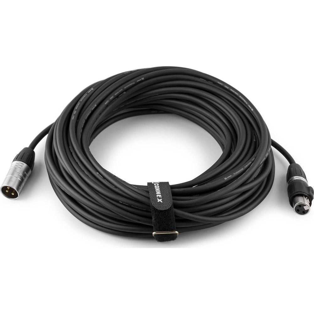 Un cable de audio negro con conectores XLR está enrollado.