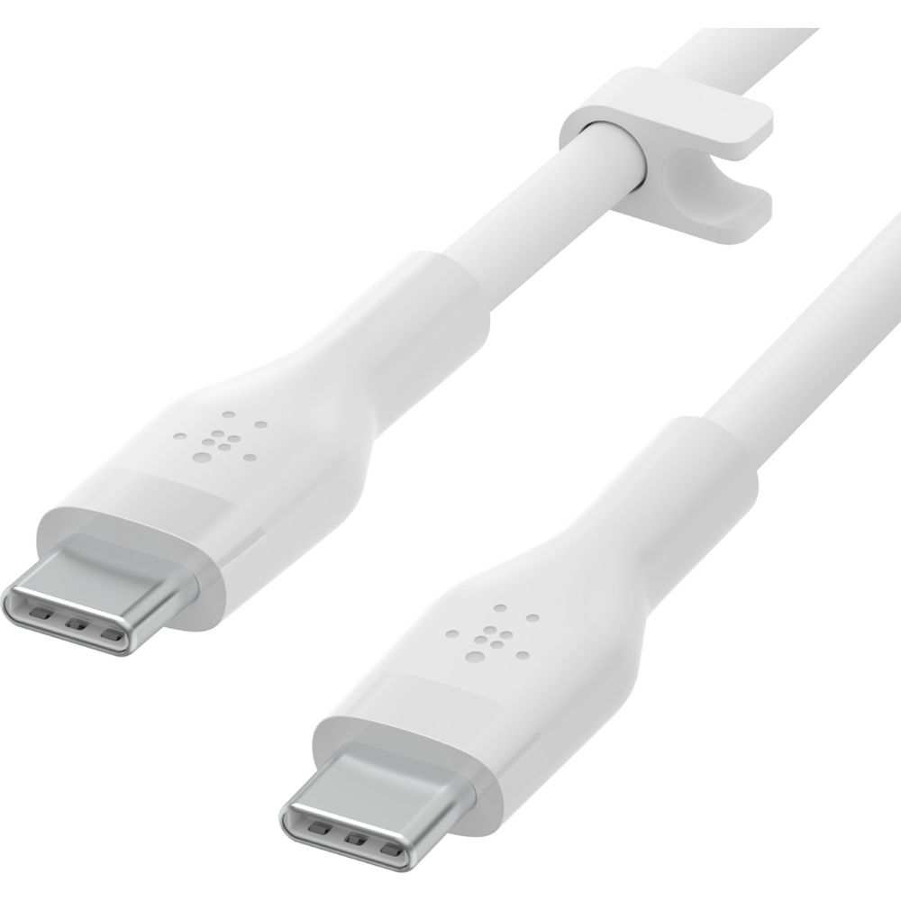 Due cavi USB-C bianchi con connettori argentati giacciono uno accanto all'altro.