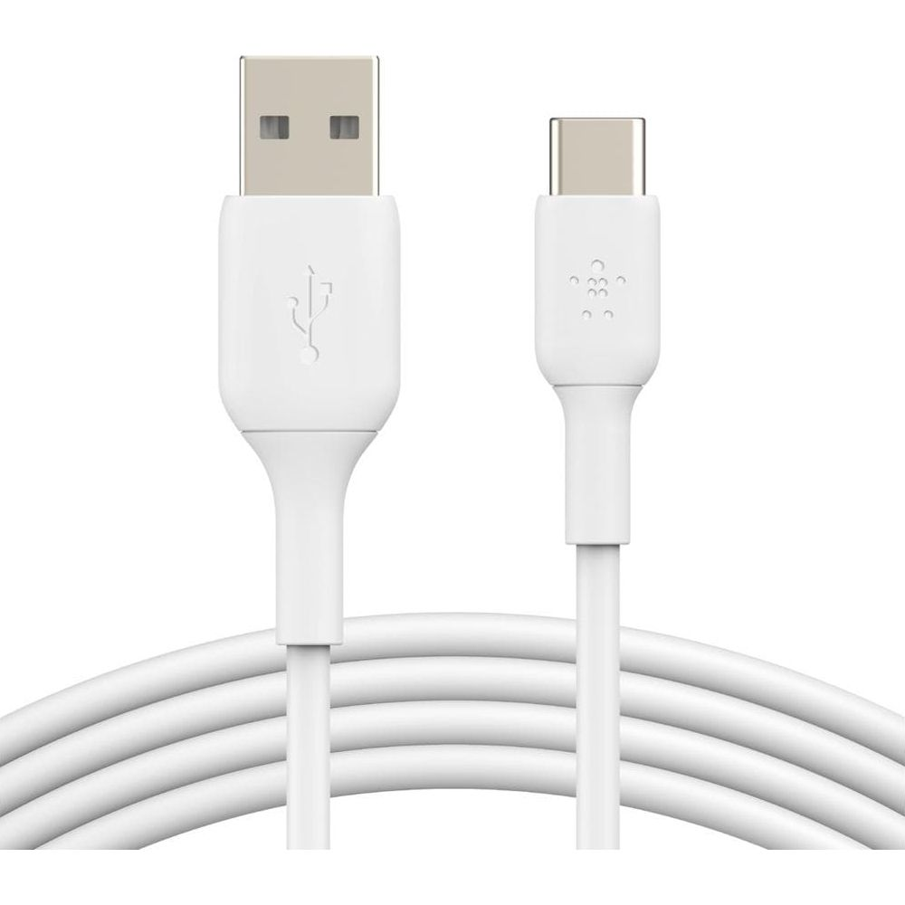 Un cavo USB-A a USB-C bianco con entrambi i connettori a fuoco.