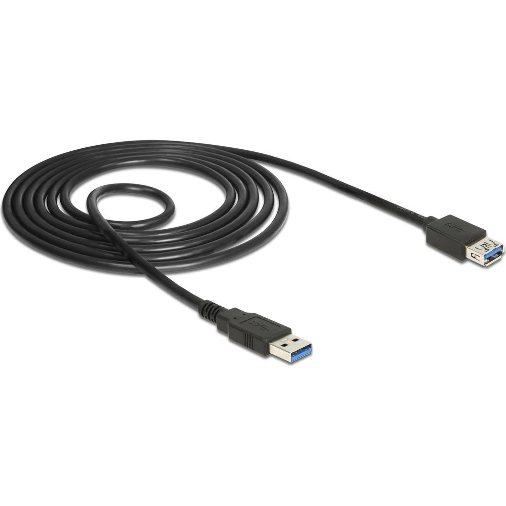 Zwarte USB 3.0 kabel met twee connectoren, opgerold op witte achtergrond.