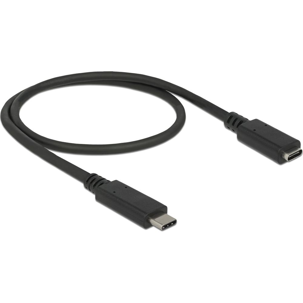 Een zwarte USB-C kabel ligt op een witte achtergrond.