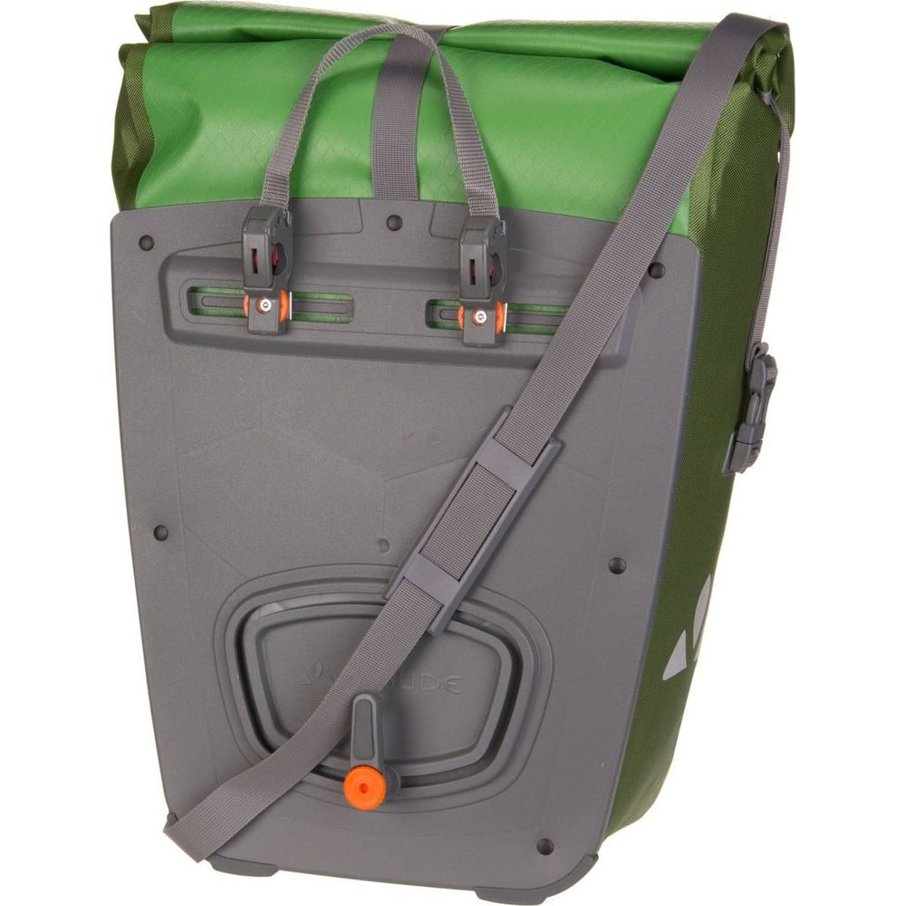 Zielona torba rowerowa z szarymi paskami i klamrami, biały nadruk logo.