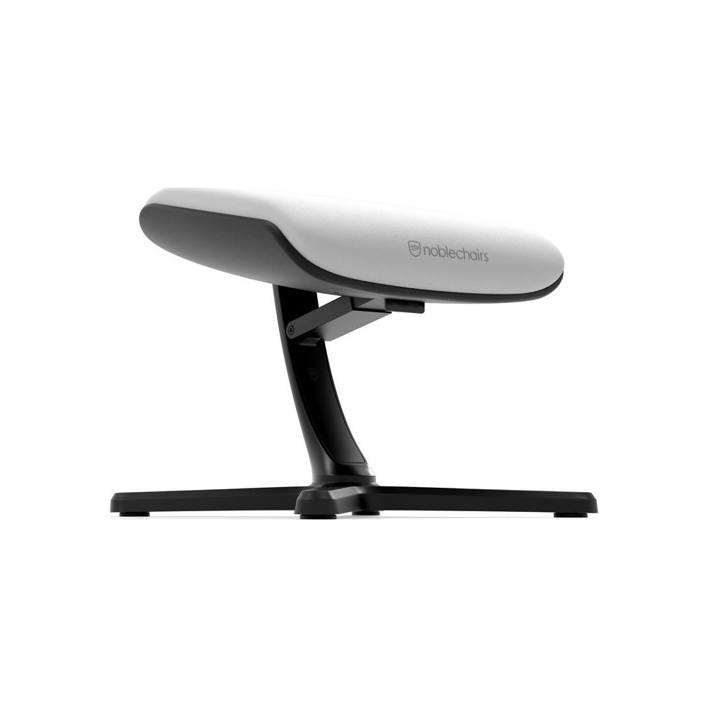 Ein weißer und schwarzer Fußhocker mit dem Logo 'noblechairs'.