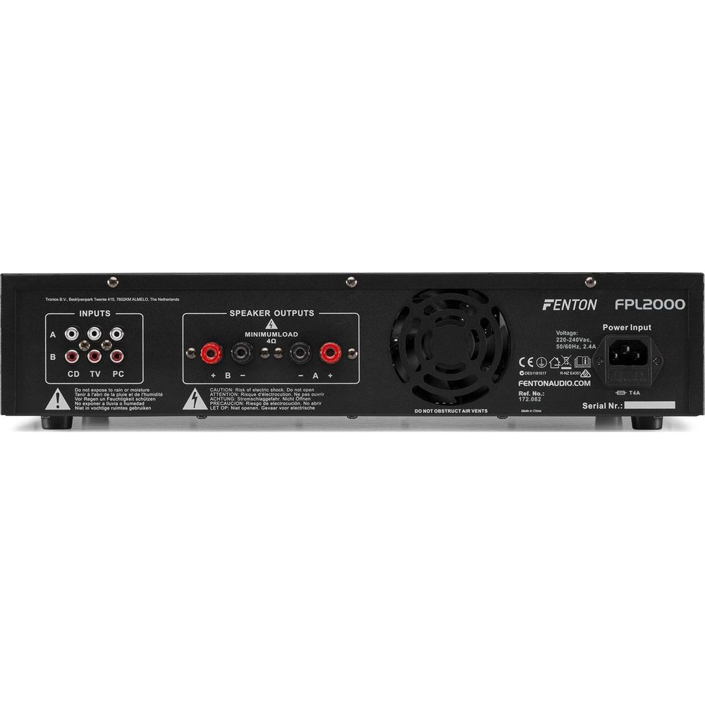 Parte trasera de un amplificador FENTON FPL2000 con conectores.