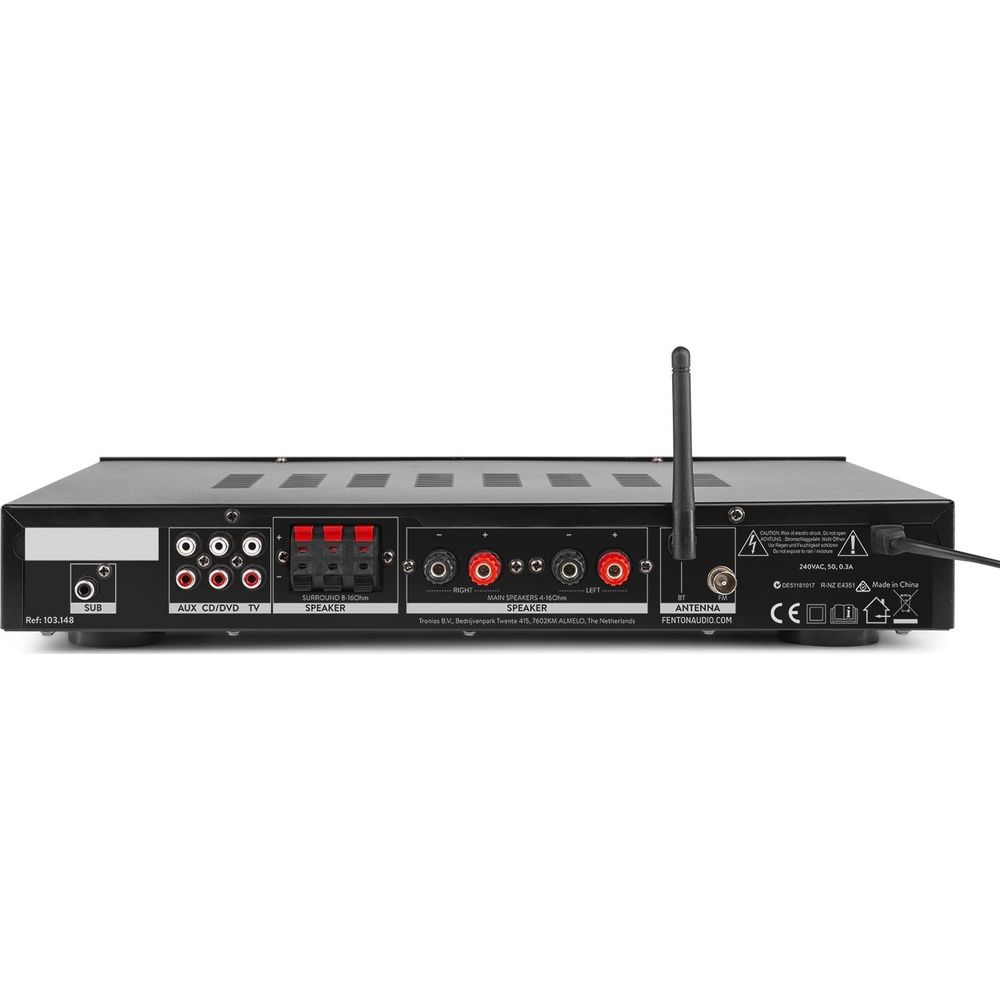 Parte trasera de un dispositivo de audio negro con conexiones para Sub, Aux, TV, Altavoces y Antena.