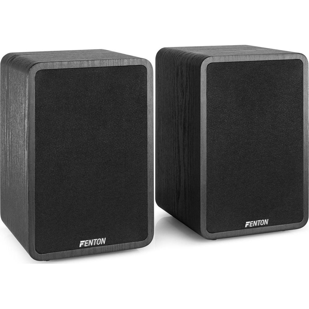 Dos altavoces Fenton negros con veta de madera se colocan uno al lado del otro.