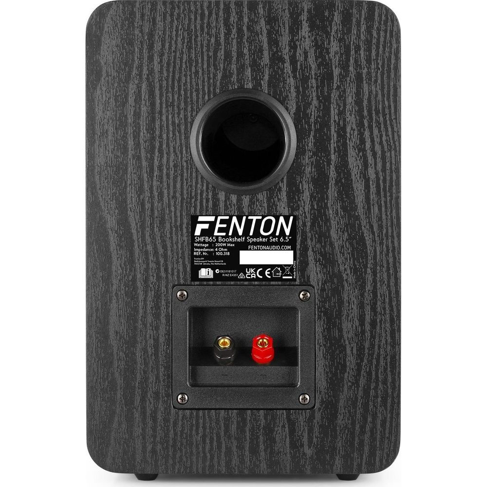 Parte trasera de altavoz negro con logo FENTON y terminales. 200W máx.