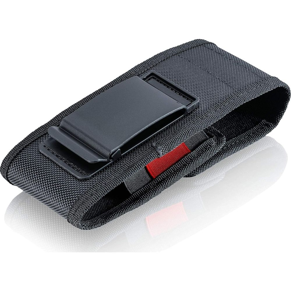 Schwarze Stofftasche mit Gürtelclip und rotem Akzent. Länglicher Schnitt.