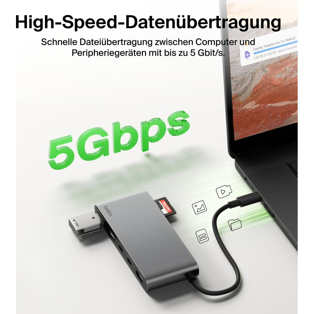 Hub USB-C grigio con scheda SD, collegato a un laptop, che mostra 5 Gbps.