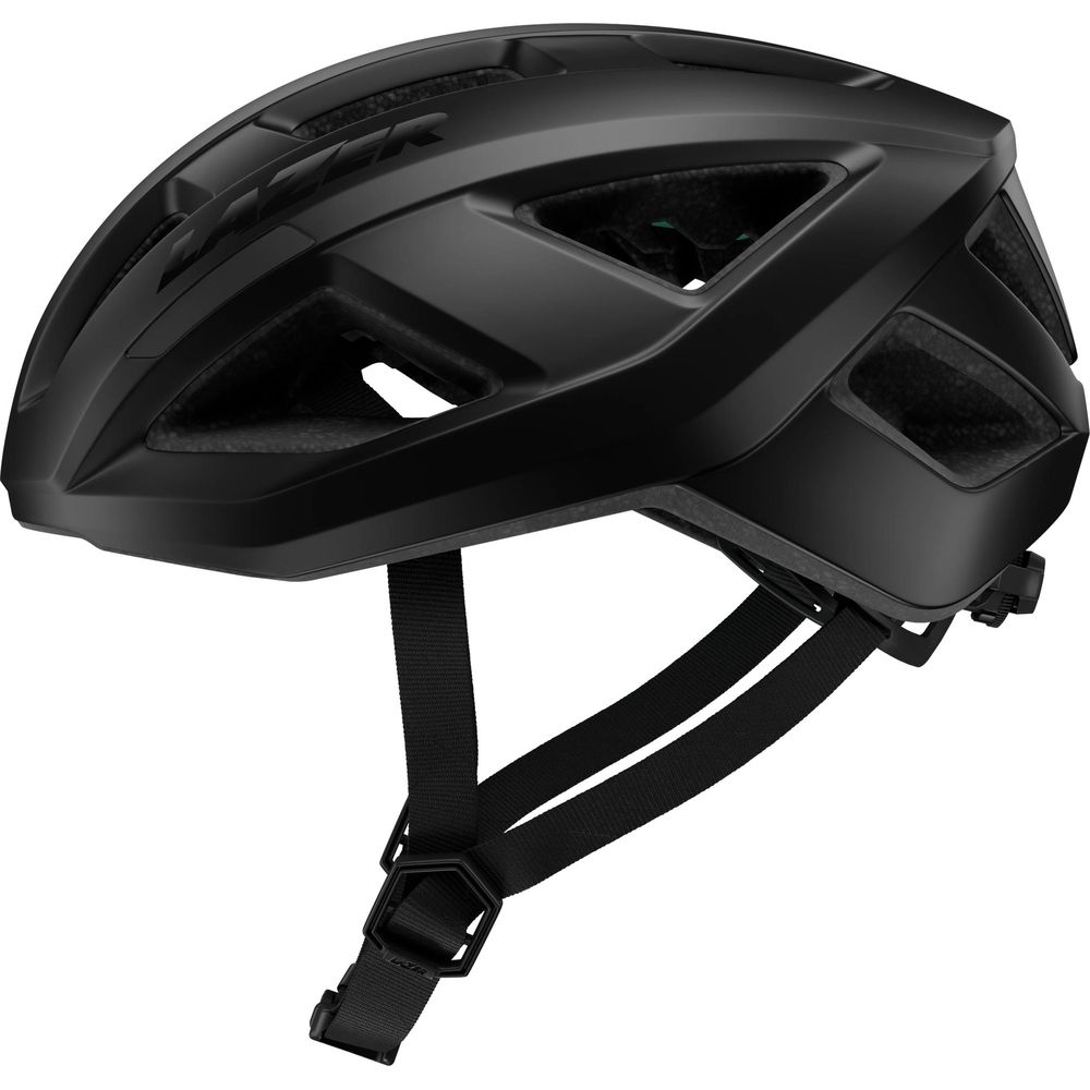 Schwarzer Fahrradhelm mit Belüftungsöffnungen und Riemen.