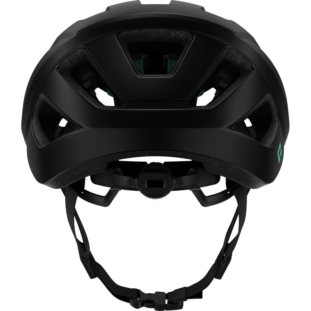 Schwarzer Fahrradhelm mit Belüftungsöffnungen und grünen Akzenten.