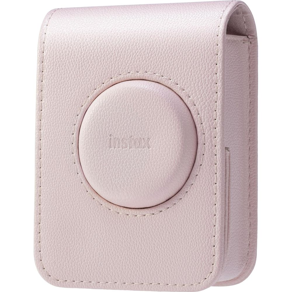 Een lichtroze leren camerahoes met het woord "Instax" erop.