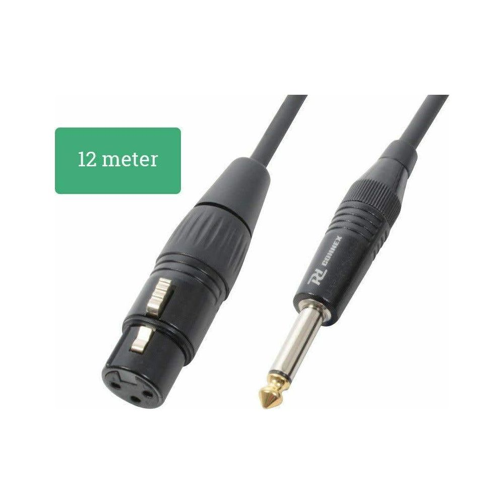 Un cable de audio de 12 metros con conectores XLR y jack sobre fondo blanco.