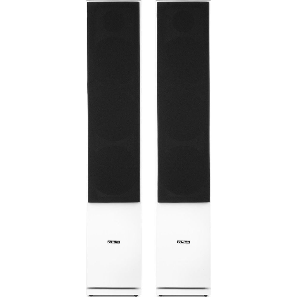 Dos altavoces blancos de pie con frentes negros y logo Fenton.