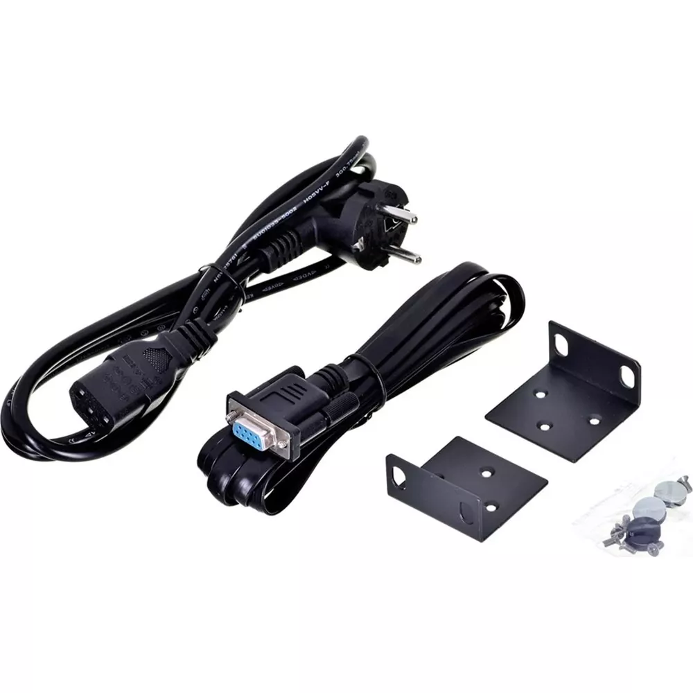 Czarny kabel zasilający, kabel DVI i wsporniki montażowe na białym tle.