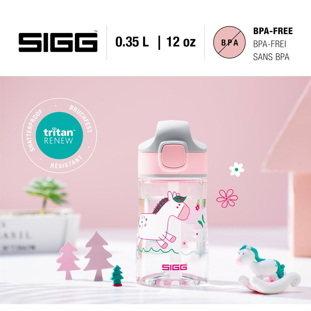 Eine transparente Trinkflasche mit Einhorn-Motiv, rosa Deckel und BPA-frei.