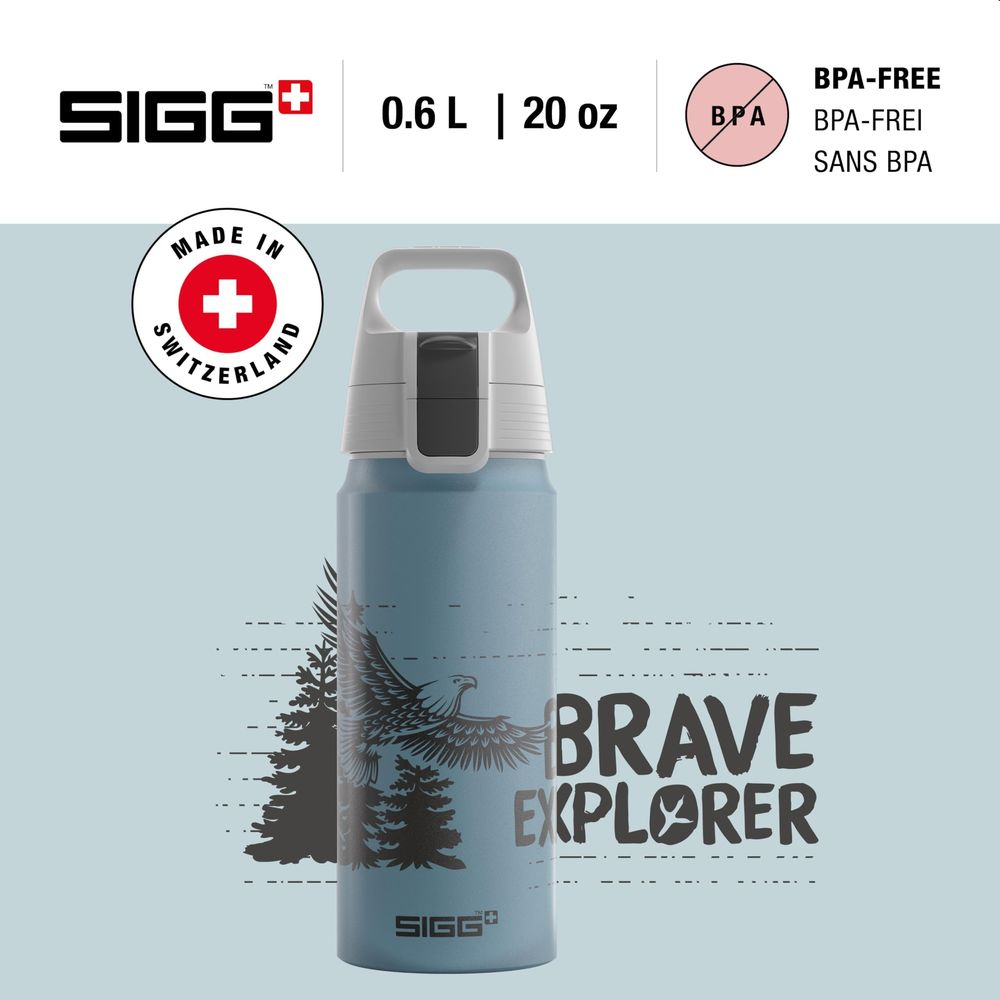 Blaue SIGG-Flasche mit Adler- und Baumgrafik, 0,6 L, BPA-frei.