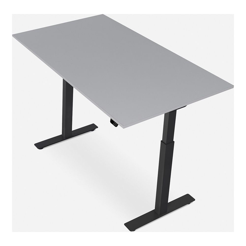 Ein höhenverstellbarer Schreibtisch mit grauer Platte und schwarzen Beinen.