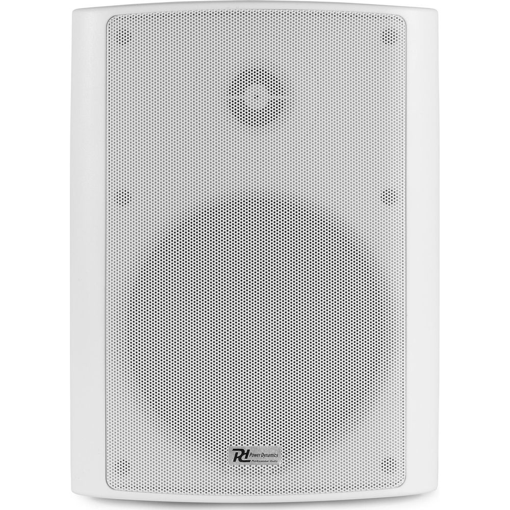 Altavoz blanco con rejilla perforada y logo abajo.