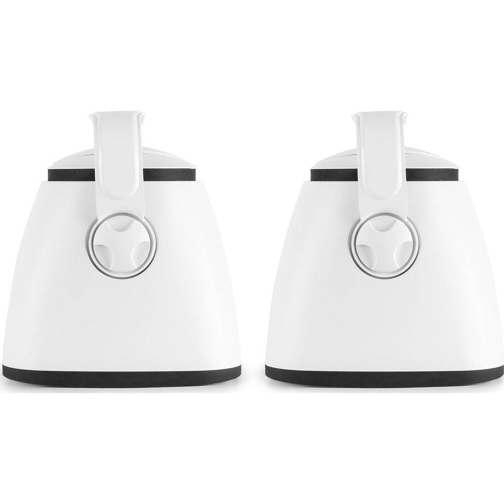 Dos electrodomésticos blancos con detalles negros, asa blanca y dial redondo.