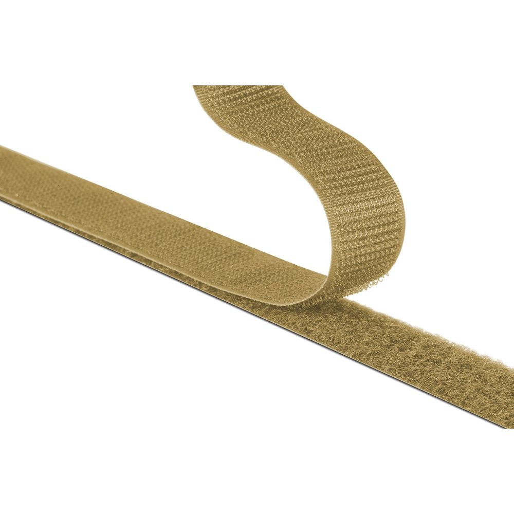 Braunes Klettband mit Haken und Schlaufe, auf weißem Hintergrund.