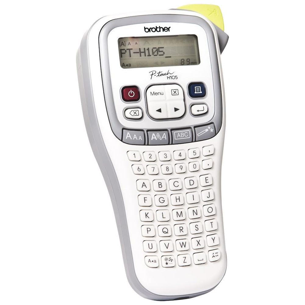 Etichettatrice portatile Brother bianca con tastiera e display.