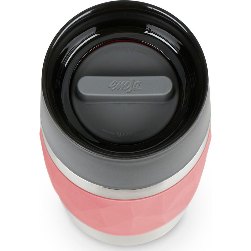 Ein grauer und rosa Emsa-Becher mit schwarzem Deckel und Öffnungsmechanismus.
