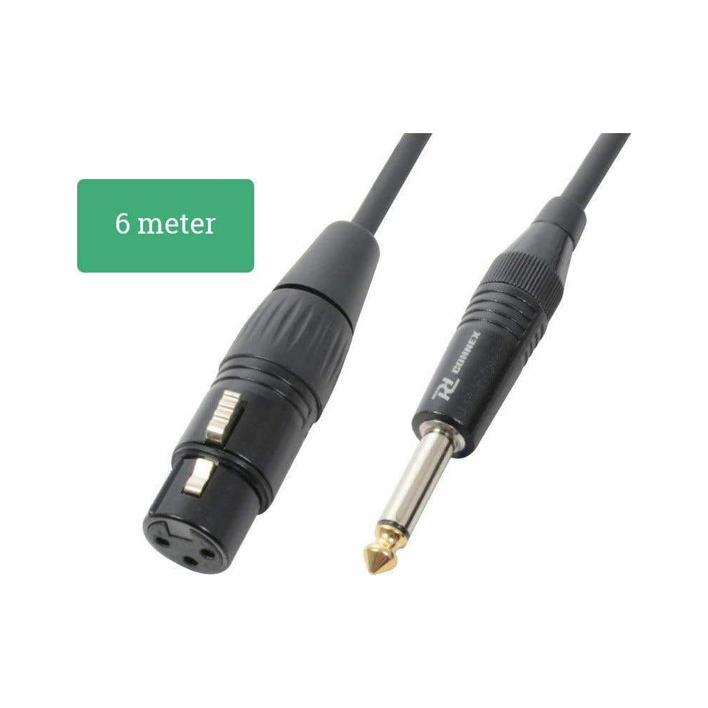 Un cable negro de 6 metros con conectores XLR y jack.