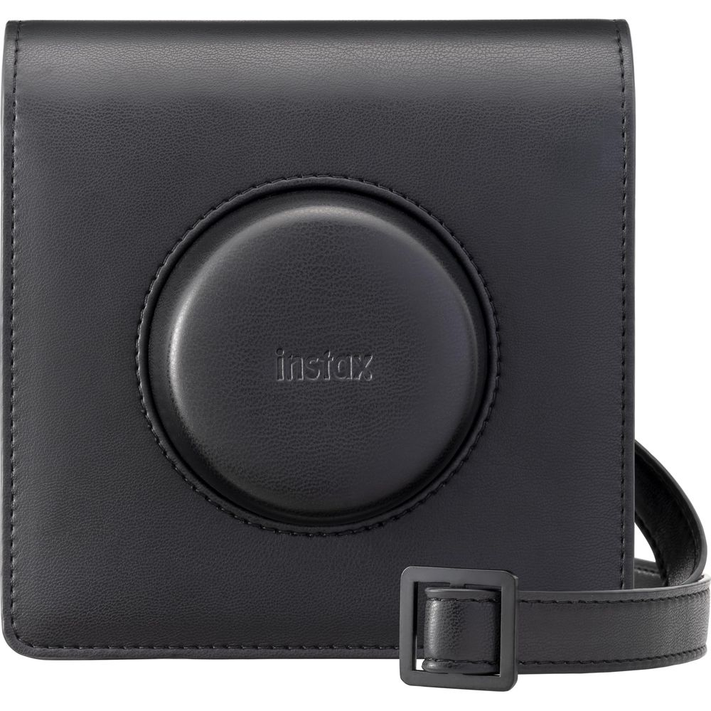 Schwarze Kameratasche aus Leder mit "instax"-Logo und Riemen.