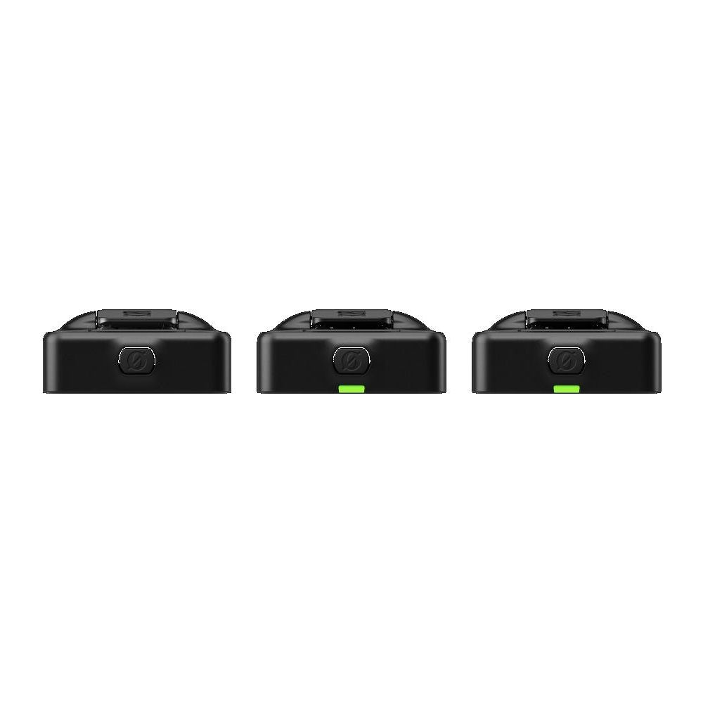 Drei schwarze drahtlose Mikrofone mit grüner LED.