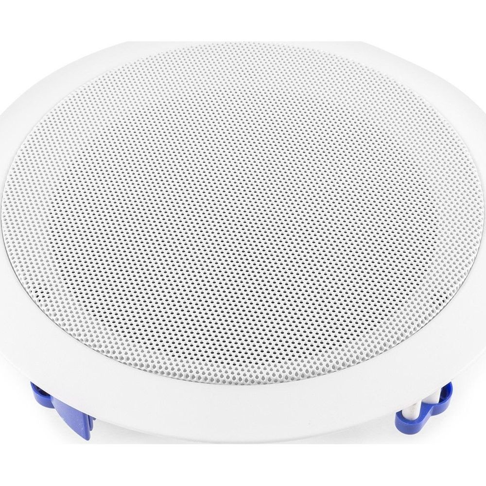 Una cubierta de altavoz de techo blanca con rejilla perforada y clips de montaje azules.
