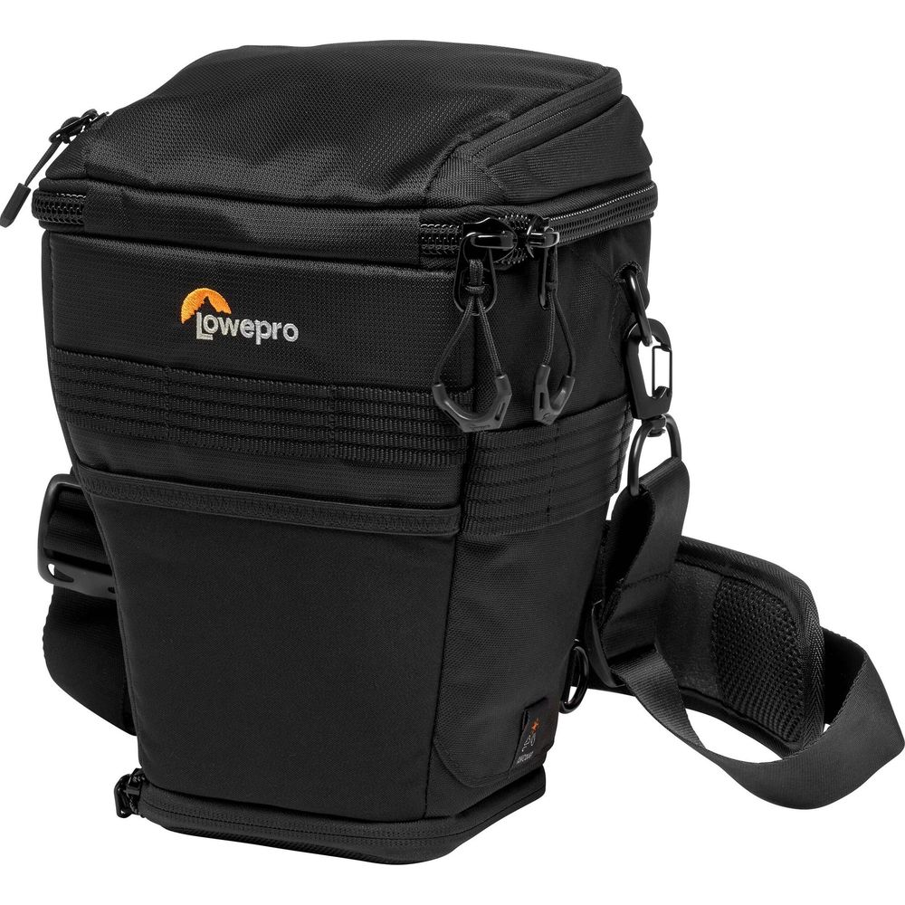 Eine schwarze Lowepro Kameratasche mit orangefarbenem Logo, Reißverschlüssen und Trageriemen.