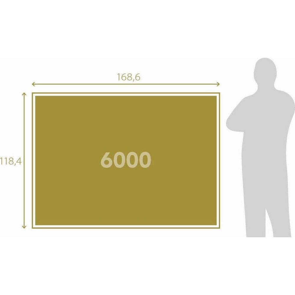 Un uomo accanto a un grande rettangolo di 168,6x118,4 con il numero 6000.