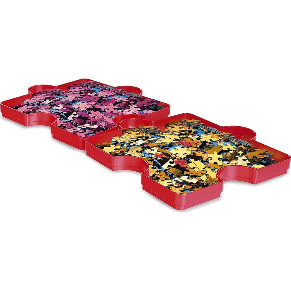 Zwei rote Puzzleteile mit vielen kleinen Puzzleteilen in Rosa und Gelb.