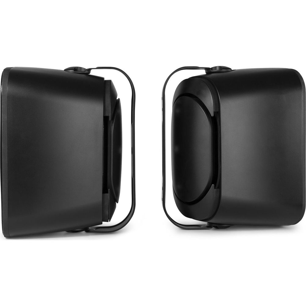 Dos altavoces negros con soportes plateados sobre fondo blanco.