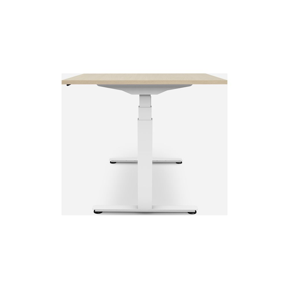 Ein höhenverstellbarer Schreibtisch mit hellem Holz und weißem Gestell.