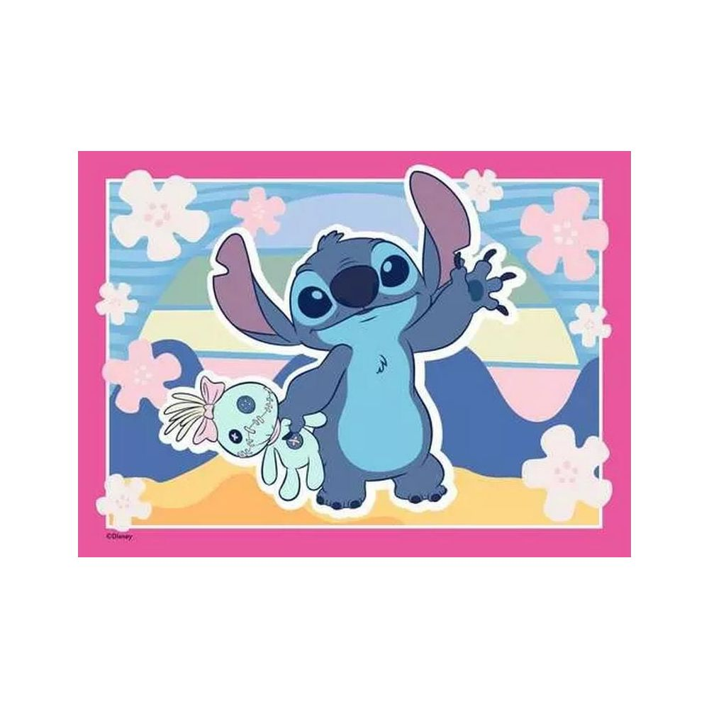 Stitch tiene una bambola davanti a un paesaggio colorato con fiori.