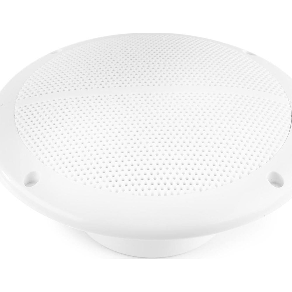 Un altavoz blanco con rejilla perforada y agujeros de montaje.